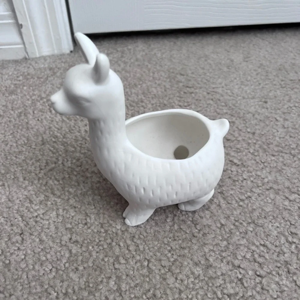 Kikkerland White Ceramic Llama Planter‎ Succulent Pot Animal Figurine